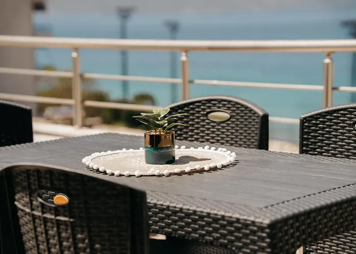 Rrapi Seaview Penthouse - By Eka Luxury *